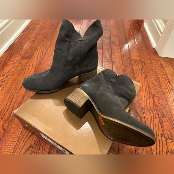 NWT Franco Sarto Mission Suede Ankle Boots Gray-ish brown Size 9 1/2 - Picture 4 of 12